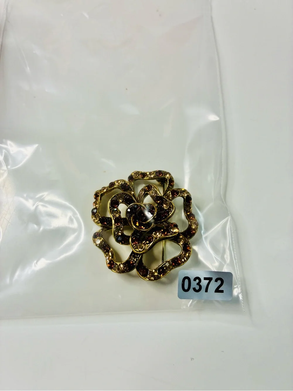 VTG Gold-Tone Mocha Mousse Brown Crystal Floral Brooch Effortless Elegant EUC